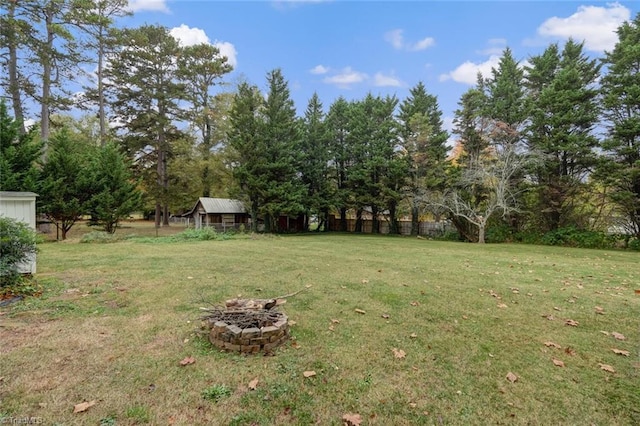 view of yard featuring an outdoor fire pit