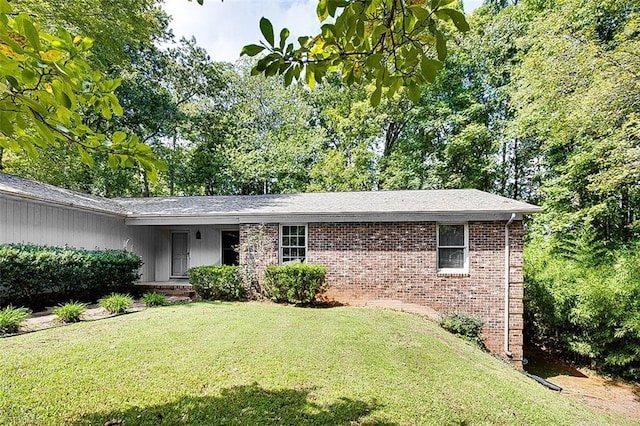 ranch-style house with a front lawn