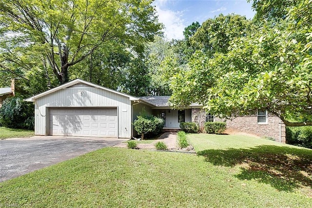 ranch-style house featuring a front lawn and a garage