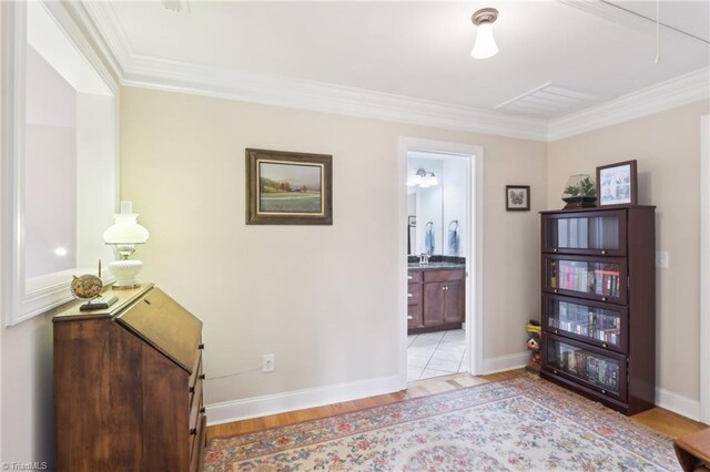 100 Wentworth Dr, Winston-Salem, NC 27107 - interior space featuring light wood-type flooring, baseboards, and ornamental molding