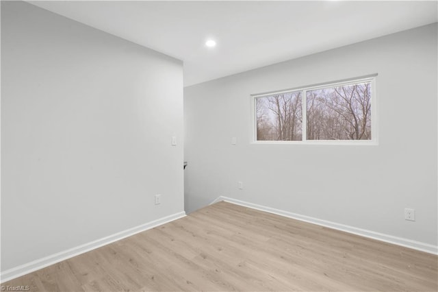 spare room with light wood-style floors, recessed lighting, and baseboards