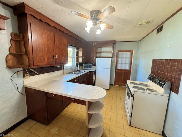 kitchen featuring white appliances, tasteful backsplash, sink, kitchen peninsula, and ceiling fan