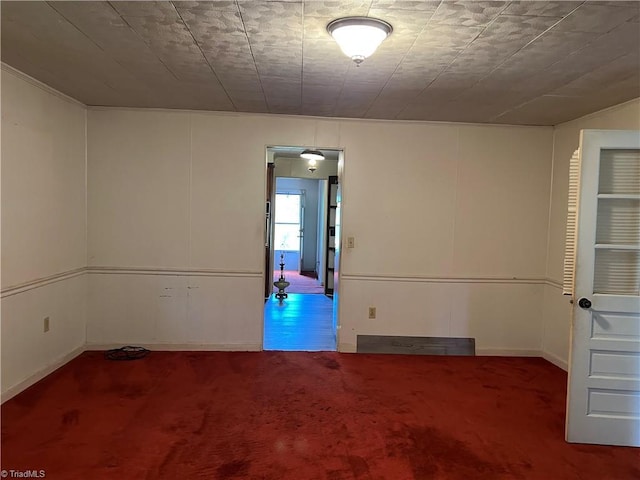 unfurnished room featuring carpet