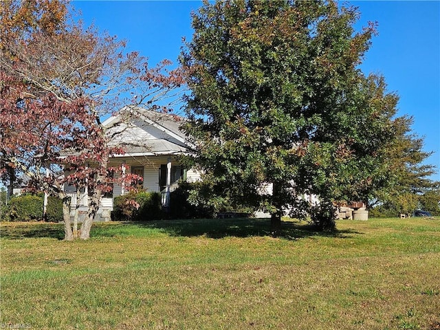 view of front of house with a front yard