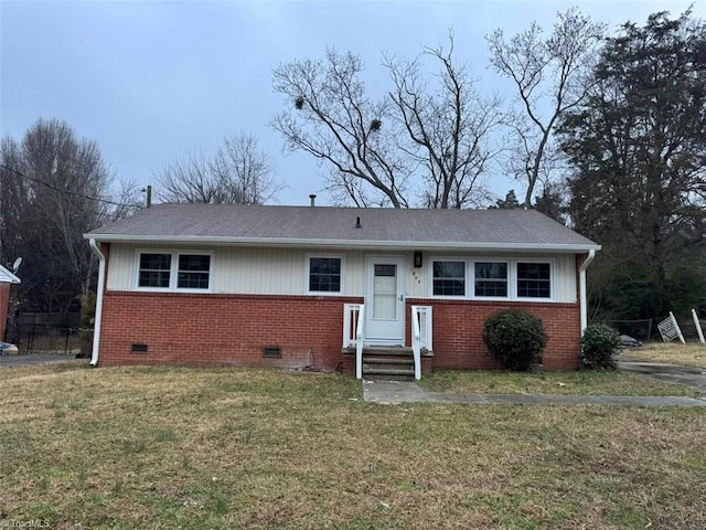 view of front of house featuring a front lawn