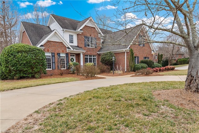 view of front of home featuring a front lawn