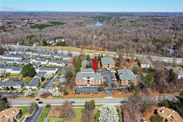 birds eye view of property featuring a residential view and a forest view