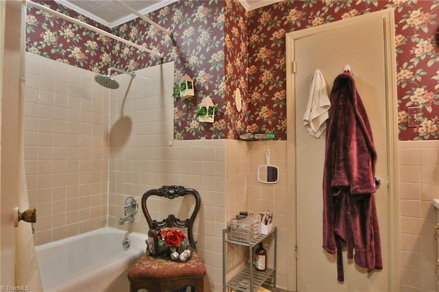 bathroom with tiled shower / bath and ornamental molding