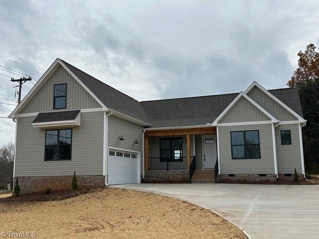 view of front of home with covered porch and a garage