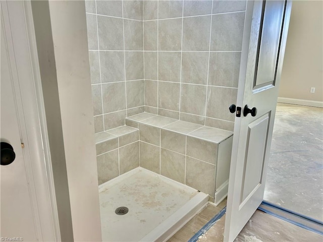 bathroom featuring tiled shower