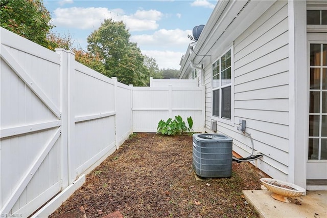 view of yard featuring central AC unit