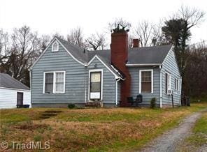 view of front of home with a front lawn