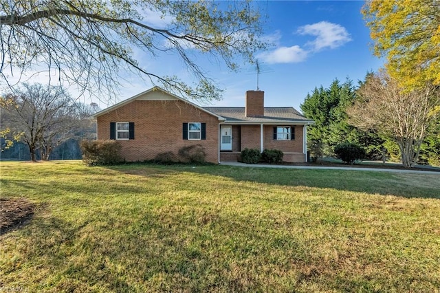 single story home with a front lawn