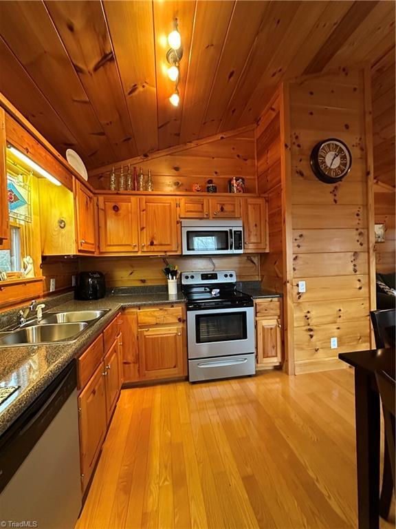 kitchen with sink, wooden ceiling, stainless steel appliances, light hardwood / wood-style flooring, and lofted ceiling