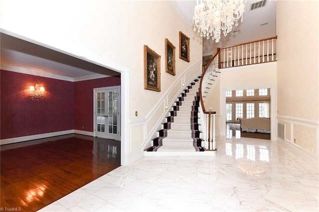 entryway featuring crown molding and a notable chandelier