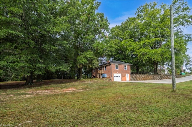 view of yard featuring a garage