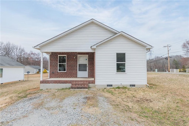 view of front of home featuring crawl space, covered porch, and a front yard