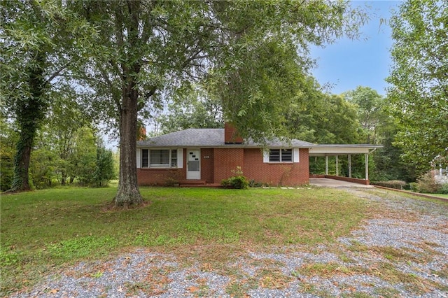 ranch-style house featuring a front lawn and a carport