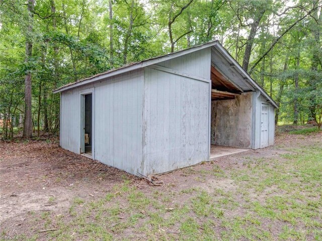 view of outbuilding