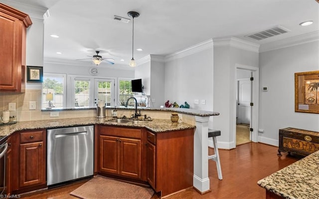 3615 Sainsbury Ln, Greensboro, NC 27409 - kitchen with stainless steel dishwasher, a sink, a peninsula, ceiling fan, and recessed lighting
