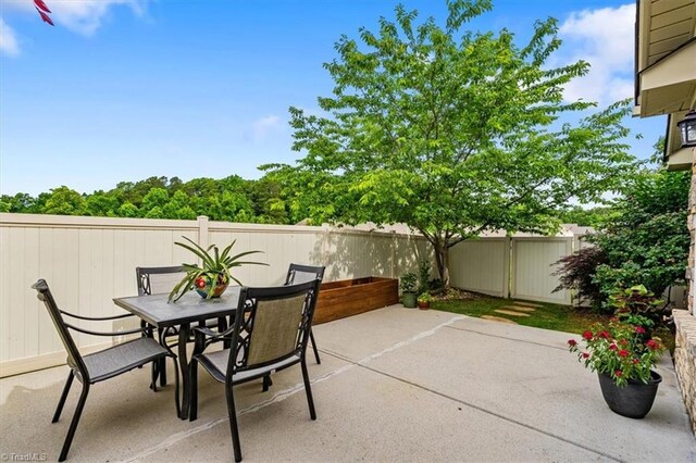 3615 Sainsbury Ln, Greensboro, NC 27409 - view of patio with outdoor dining area