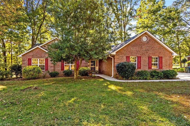 view of front of house featuring a front lawn