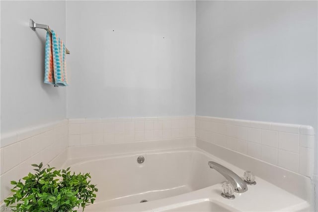 bathroom featuring a bathtub