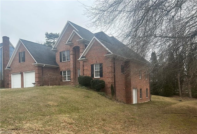 traditional home featuring a front yard and brick siding