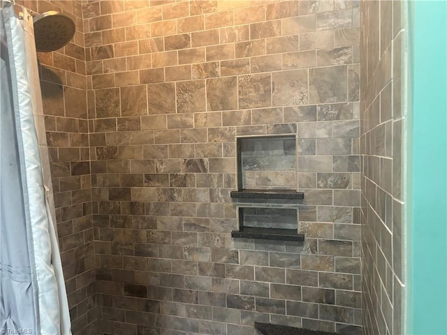 details featuring tiled shower