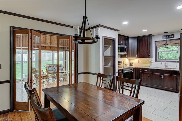 dining area featuring a notable chandelier, recessed lighting, and crown molding