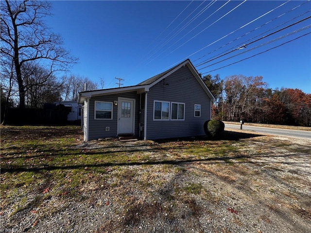 view of front of property with a front yard