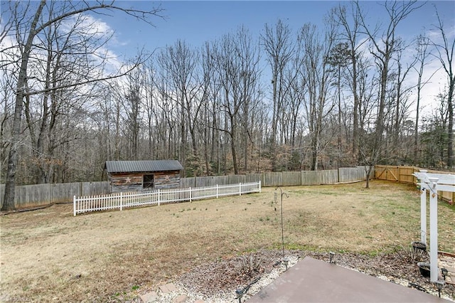 view of yard with an outdoor structure and a fenced backyard