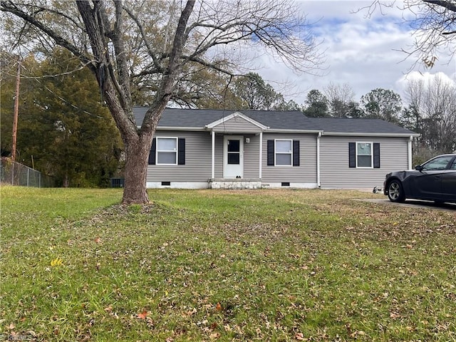 view of front of home featuring a front lawn