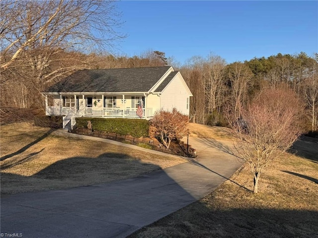 ranch-style home featuring a porch