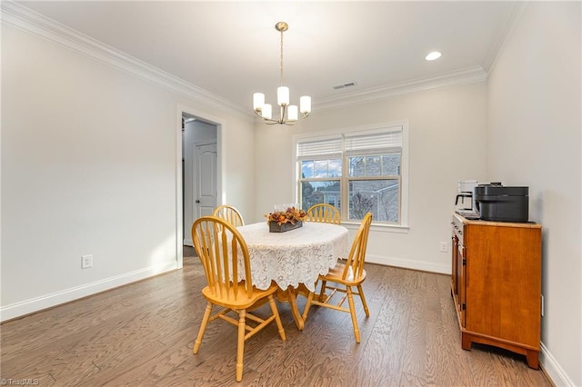 dining room with an inviting chandelier, ornamental molding, and light hardwood / wood-style flooring