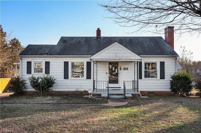 bungalow-style house with a front yard