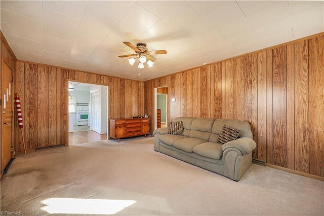 carpeted living room with ceiling fan