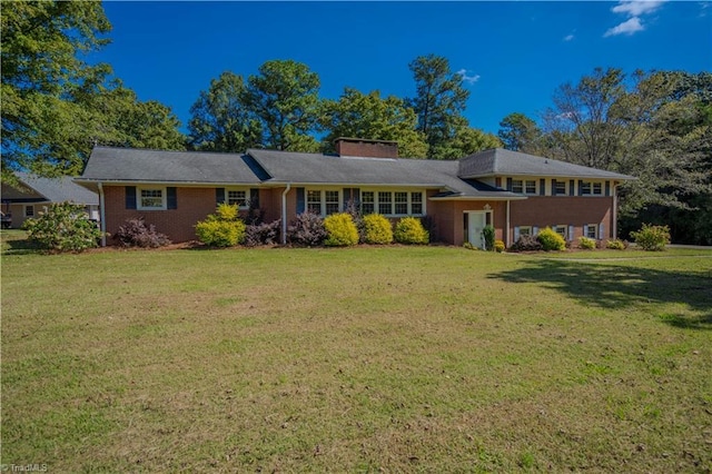 view of front of house with a front lawn