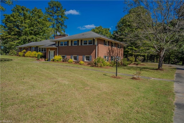 view of front facade with a front lawn