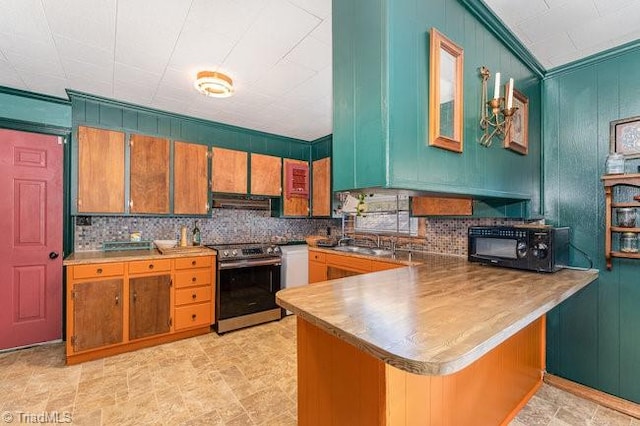 kitchen with kitchen peninsula, stainless steel range oven, crown molding, wooden walls, and decorative backsplash