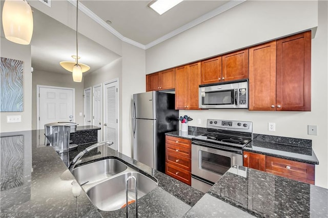 kitchen with stainless steel appliances, hanging light fixtures, ornamental molding, a sink, and dark stone counters