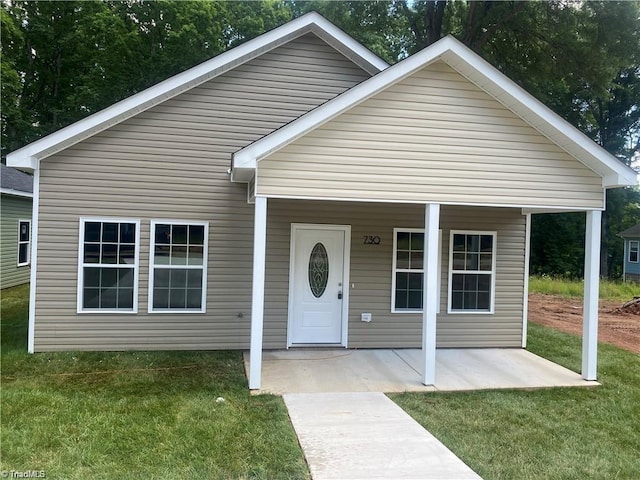 view of front of home with a front lawn