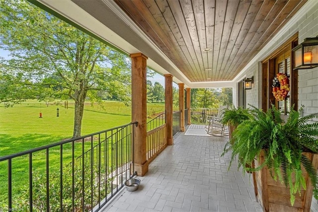 balcony featuring covered porch