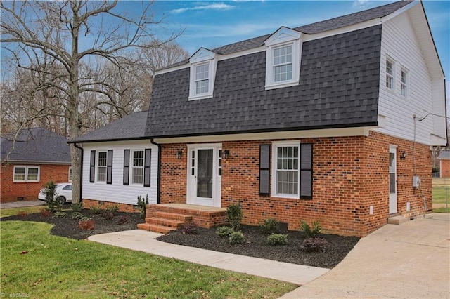 view of front of property with a front yard