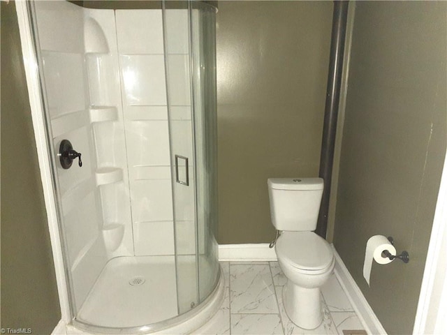 bathroom with toilet and a shower with shower door