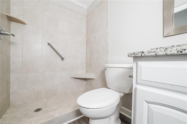 bathroom featuring tiled shower and toilet