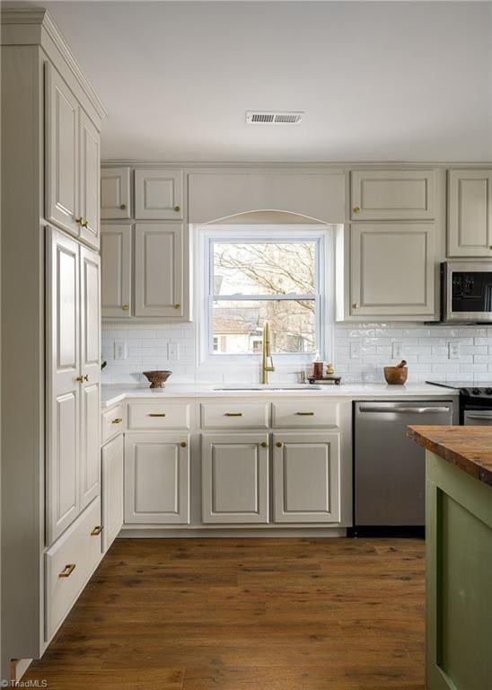 277 Sunset Blvd, Lexington, NC 27292 - kitchen with visible vents, a sink, tasteful backsplash, and stainless steel appliances