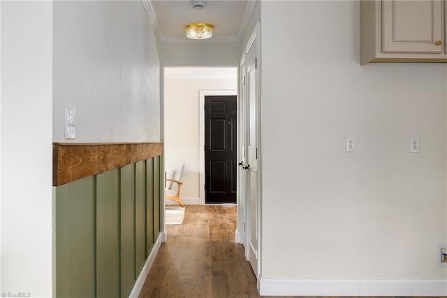 277 Sunset Blvd, Lexington, NC 27292 - corridor featuring baseboards, ornamental molding, and wood finished floors