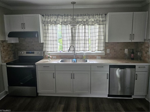 kitchen with dark hardwood / wood-style flooring, stainless steel dishwasher, electric range oven, decorative light fixtures, and sink