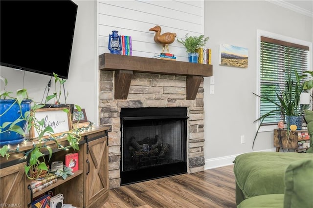 385 Apache Dr, Winston-Salem, NC 27107 - living area featuring ornamental molding, wood finished floors, a fireplace, and baseboards